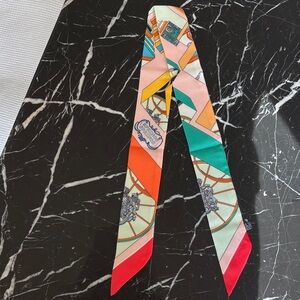 Multi colored twilly